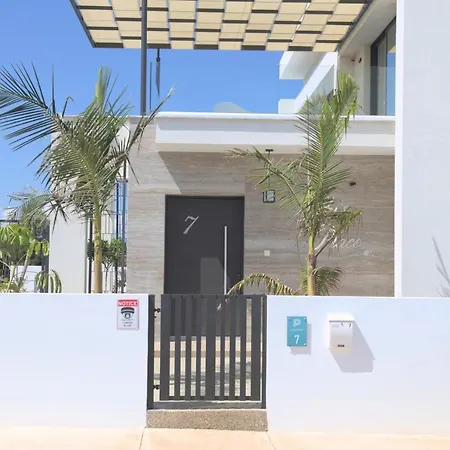 Billy'S Place Protaras Luxury Villa With Private Pool With Heated Pool Option For Autumn And Winter Months Paralimni Exterior photo