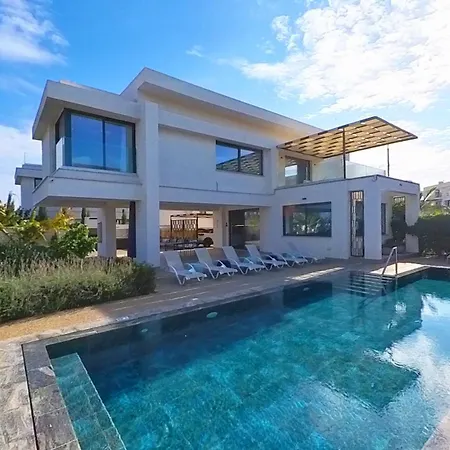Billy'S Place Protaras Luxury Villa With Private Pool With Heated Pool Option For Autumn And Winter Months Paralimni Exterior photo